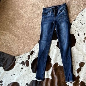 Worn a few times. American Eagle skinny jeans. Size 0. Type: Long.
